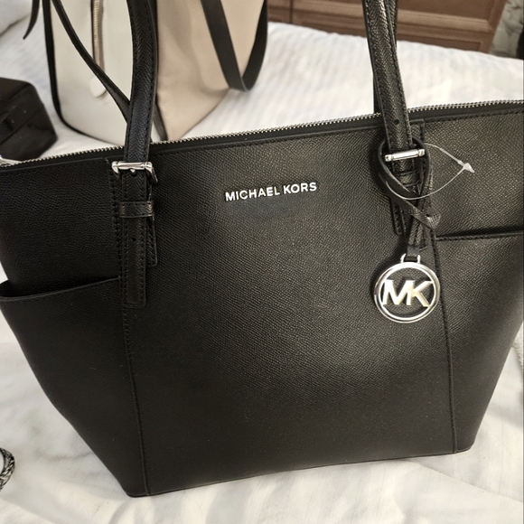Micheal kors purse - Picture 1 of 2